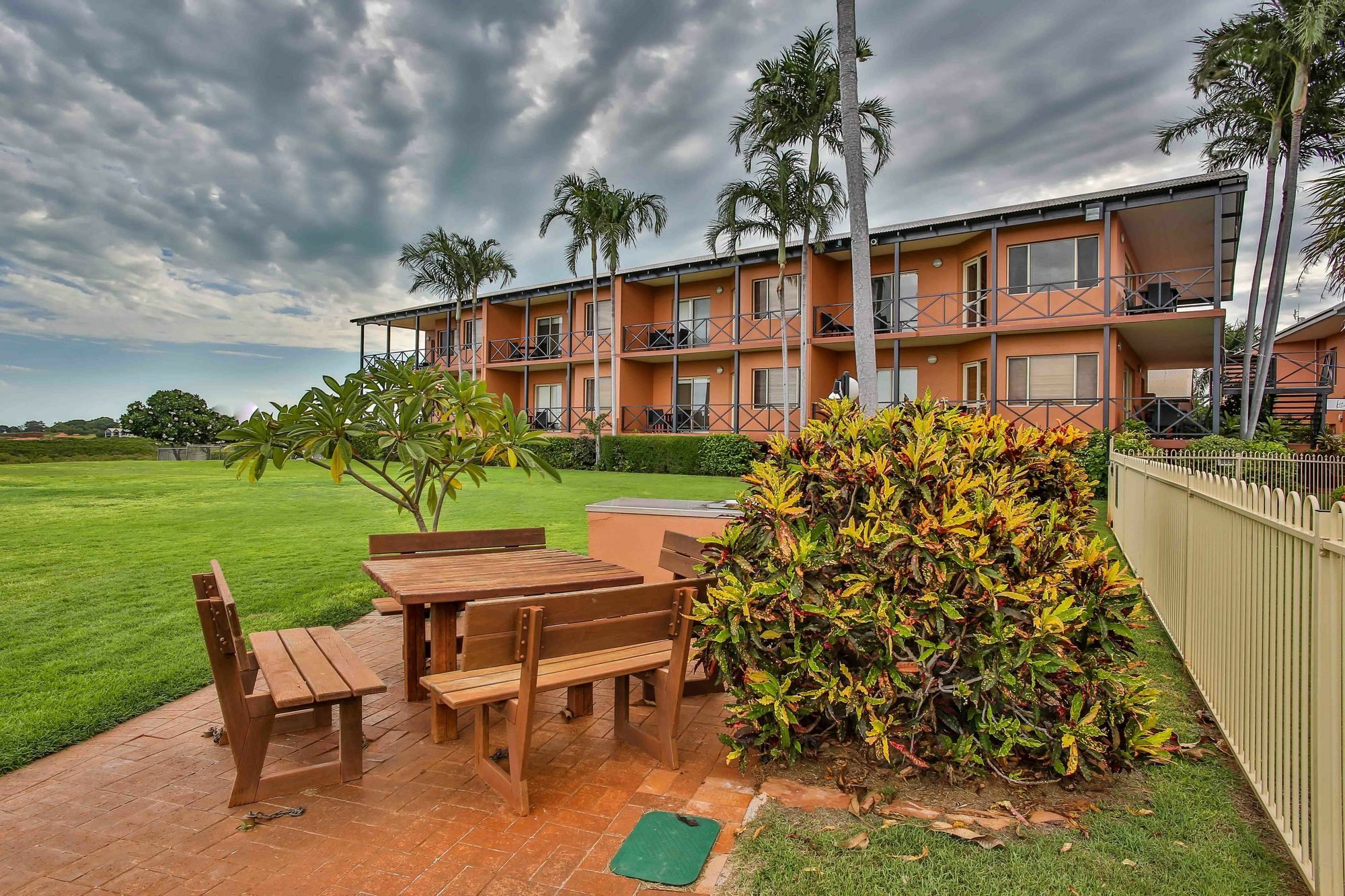 Moonlight Bay Suites Broome Kültér fotó
